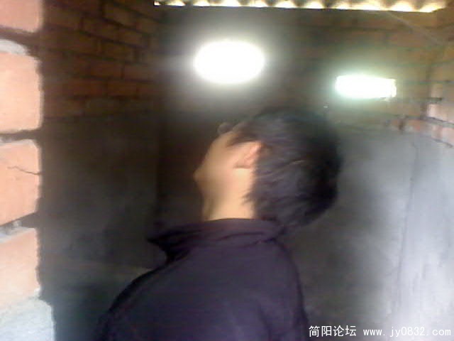 原生态的卫生间.jpg