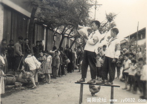 红小兵割资本主义尾巴