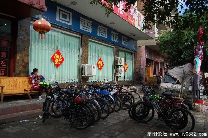 那些人见到有油大整都跑了,只有我在这守车车了三