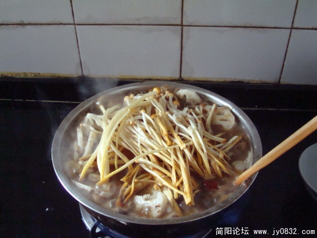 其后是金针菇