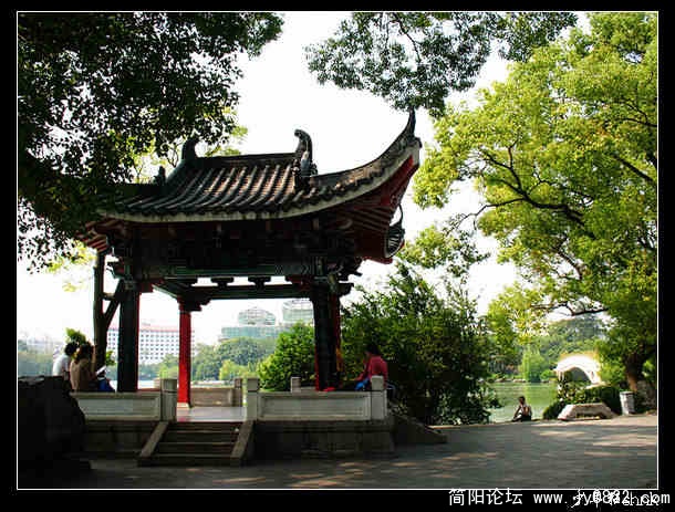 桂林榕湖系舟亭.jpg