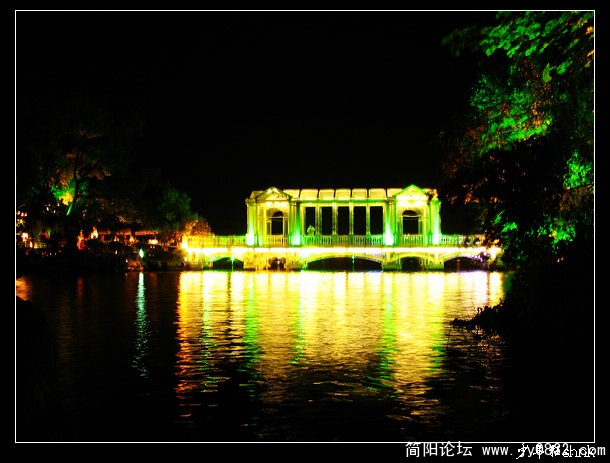 桂林山湖水晶桥夜景.jpg
