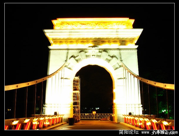 桂林桂湖迎宾桥夜景.jpg
