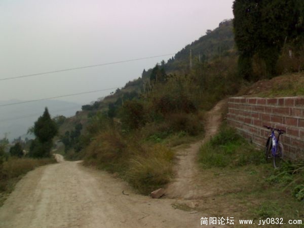 小路上山！过瘾！