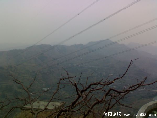 我给你们说这是龙泉山上缆车用的钢丝绳肯定你们不信，呵呵！我还是不信！