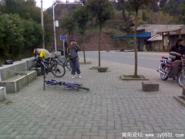 山顶太冷清了！