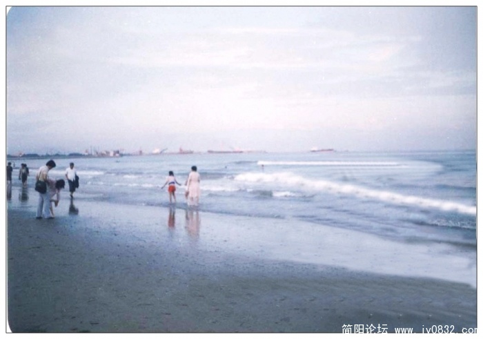 秦皇岛海滩.jpg