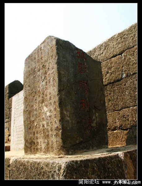 阳朔 遇龙桥抗战胜利碑.jpg