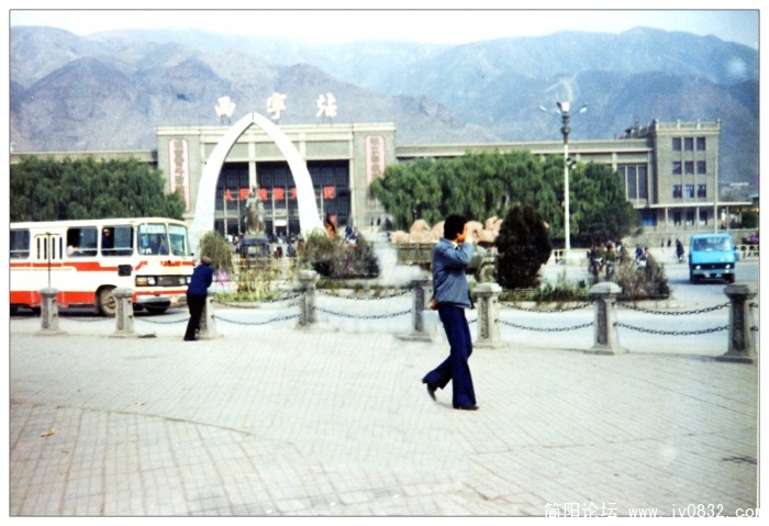 西宁火车站.jpg