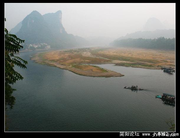 阳朔远眺龙头山.jpg