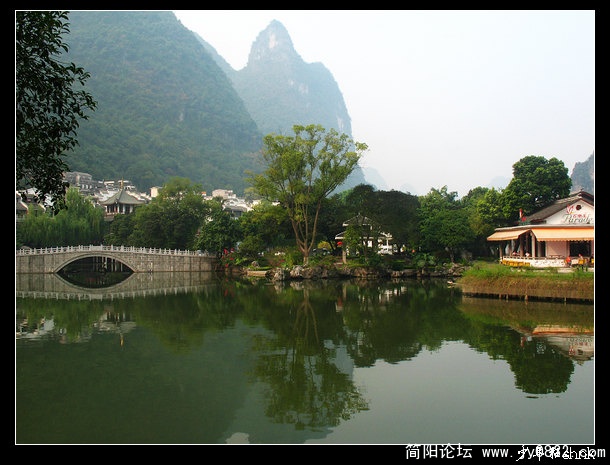 阳朔城一角.jpg
