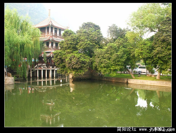阳朔城中湖畔.jpg