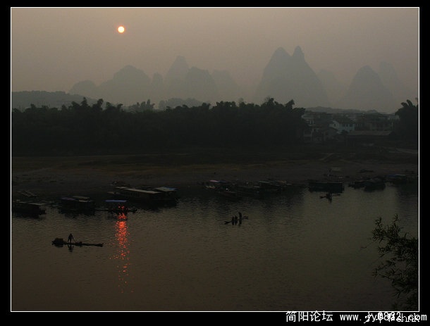 阳朔 漓江日出.jpg