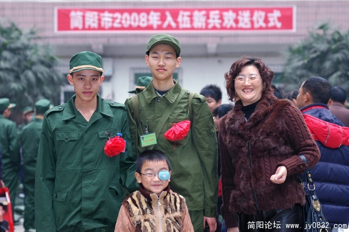 妈妈来送我.jpg