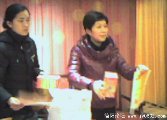 领导发奖.jpg