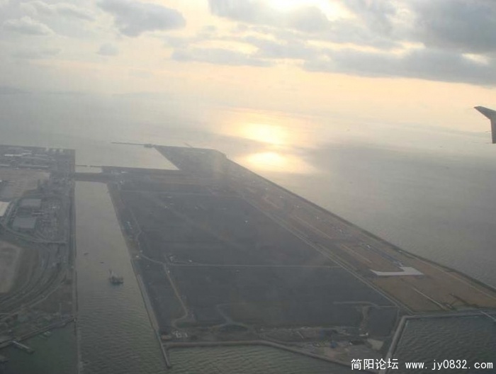 当年空中拍摄在建的二号跑道