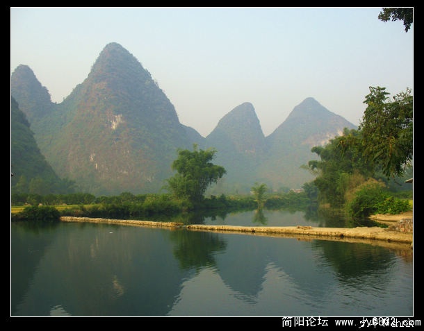 阳朔 棋丘树村附近的遇龙河段.jpg