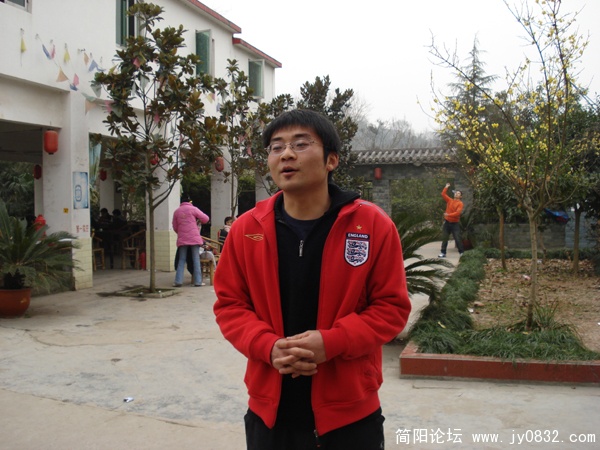 玉儿面对镜头