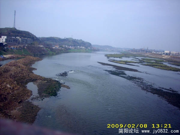 沱江河水退产了