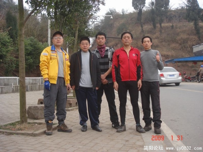 31号在龙泉山的合影
