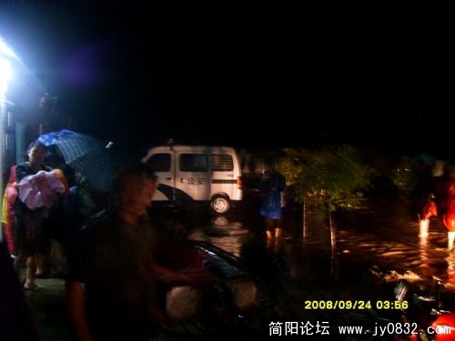 一片慌乱.jpg