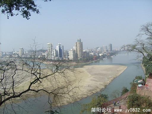 在佛头上看乐山城