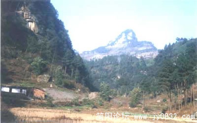 远看两母山