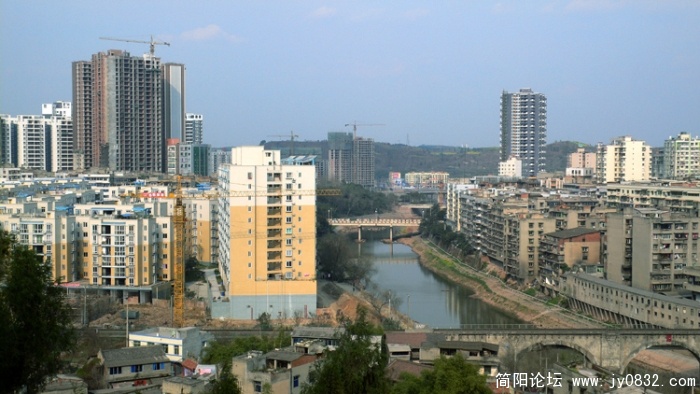 城北升阳洞山顶看简城