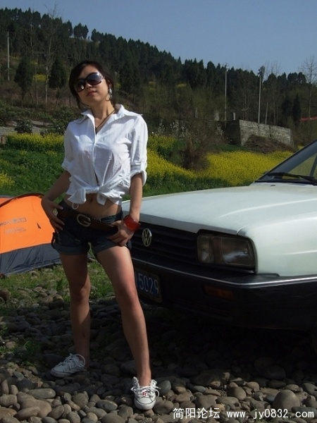 美女与车1.jpg