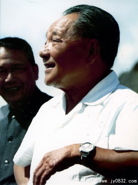 中国改革开放的总设计师1983年摄于长白山邓小平.jpg