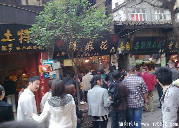 著名的陈麻花，排队的人暴多