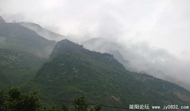 乌江沿岸