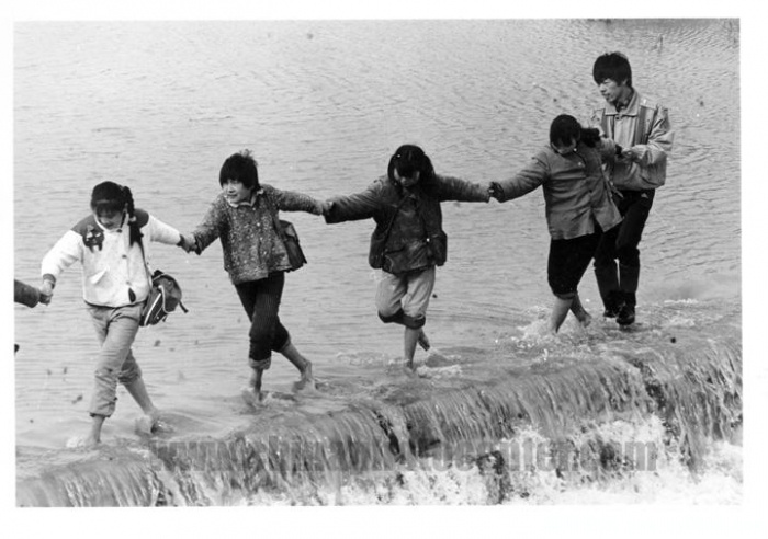为了救学生，这位老师的人生停止在这里