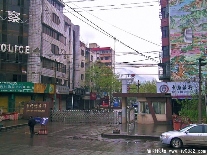 东汽生活区永远关闭了的大门
