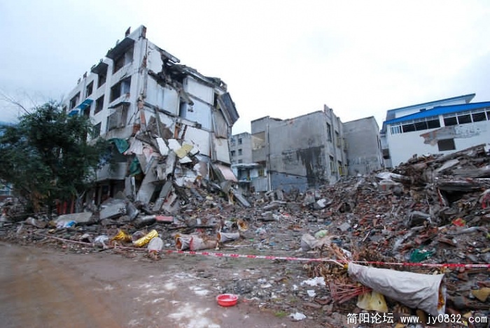 老汉旺镇几被夷为平地，现已决定在另外地址重建