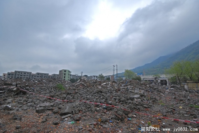 老汉旺镇几被夷为平地，现已决定在另外地址重建