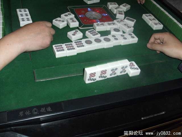 手气杂个这么瞥，这种牌都要自摸