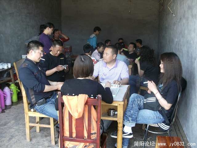 手气不好的先把烟儿抽起