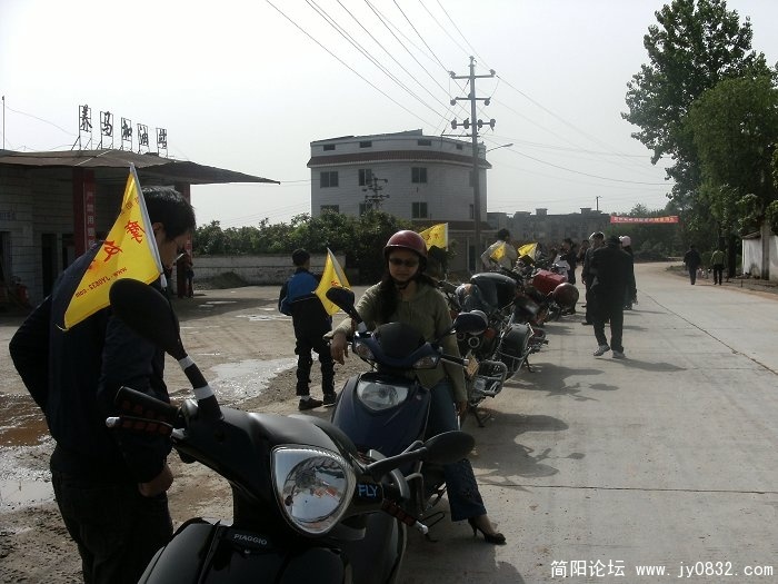 出发咯，车一路慢跑到了养马