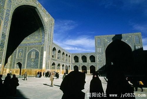 1518821_country_geography_blue13.jpg