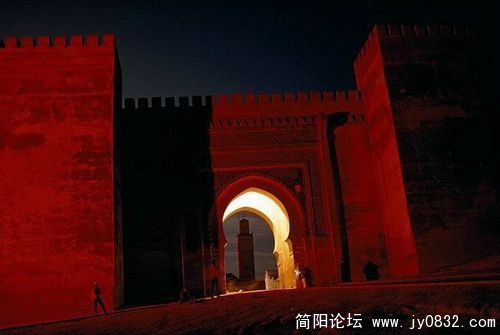 1513854_country_geography_red11.jpg