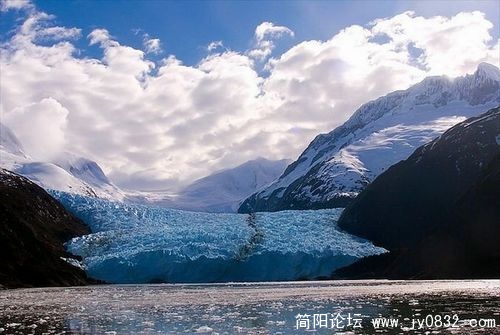 1518821_country_geography_blue10.jpg