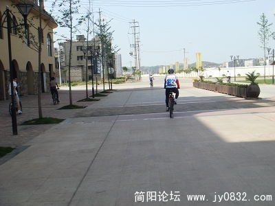 留给简阳美丽的背影