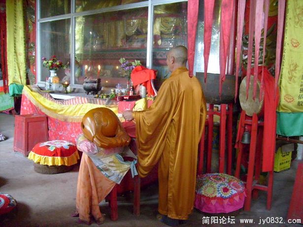 山上有庙，人少时可食宿