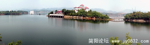 “人间瑶池”－龙泉湖.jpg