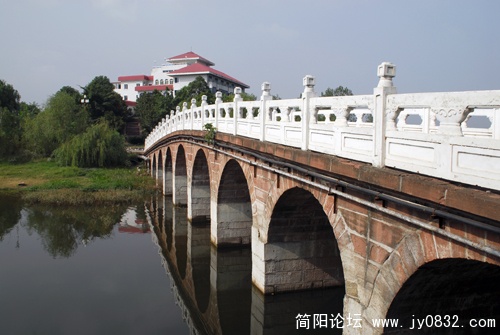 龙泉湖湖月山庄.JPG