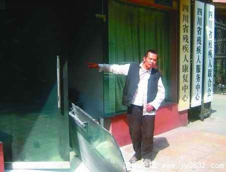 嫌疑人指认犯罪现场.jpg