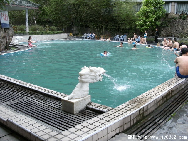 温泉池