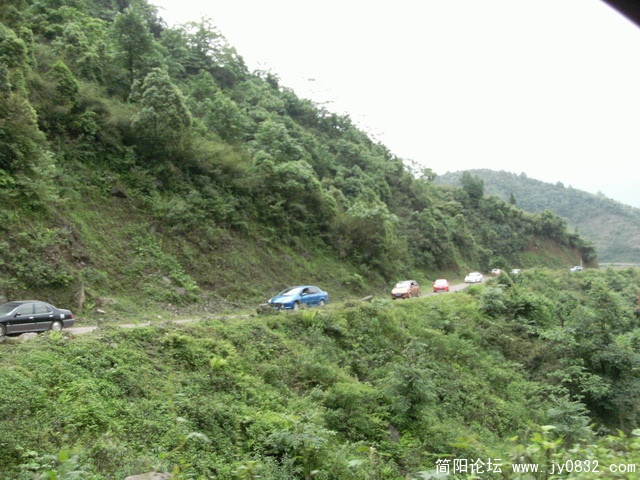 30多公里路,全在山上路,基本上用二档