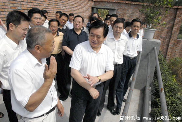 蒋巨峰省长调研简阳现代畜牧业发展.JPG